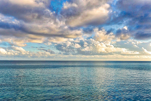Sunset glow in Moorea, French Polynesia